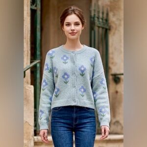 Woman’s Light Blue Floral Button-Up Cardigan Sweater Large